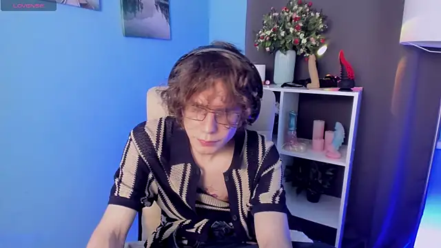 Snapshot of LeoBensyten chatting on 11, 11, 2025 LeoBensyten online show from 11, 11, 2025