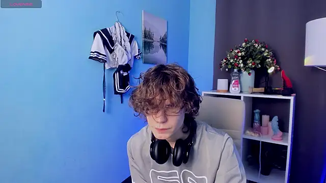 Snapshot of LeoBensyten chatting on 19, 11, 2025 LeoBensyten online show from 19, 11, 2025