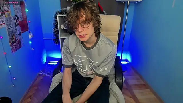 Snapshot of LeoBensyten chatting on 28, 11, 2025 LeoBensyten online show from 28, 11, 2025