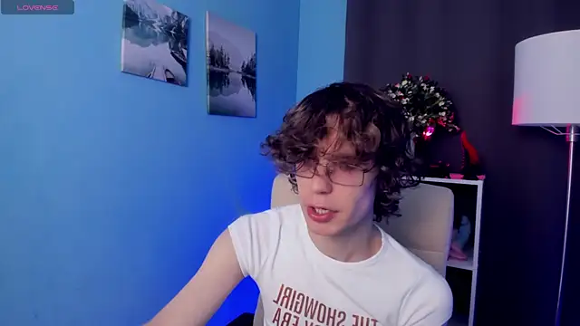 Snapshot of LeoBensyten chatting on 16, 11, 2025 LeoBensyten online show from 16, 11, 2025