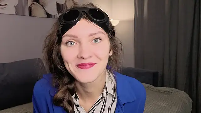 Snapshot of LauraYoungg chatting on 30, 10, 2025 LauraYoungg online show from 30, 10, 2025