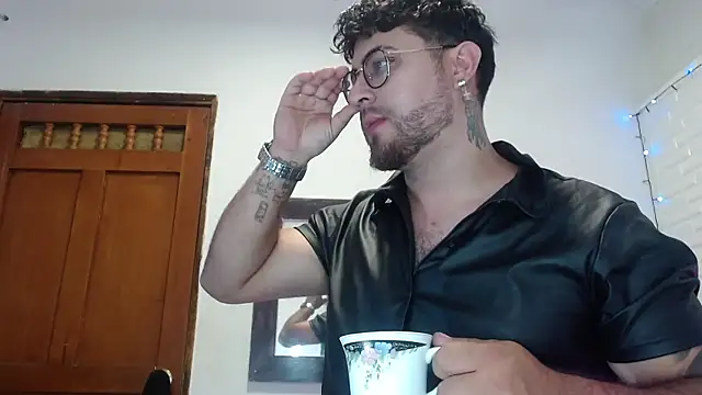 Snapshot of Andrew_Foxx1 chatting on 30, 10, 2025 Andrew Foxx1 online show from 30, 10, 2025