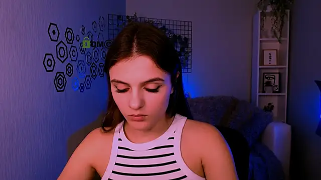 lisa dark  online show from 1, 12, 2025