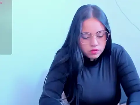 Snapshot of Nahiiara19 chatting on 6, 11, 2025 Nahiiara19 online show from 6, 11, 2025