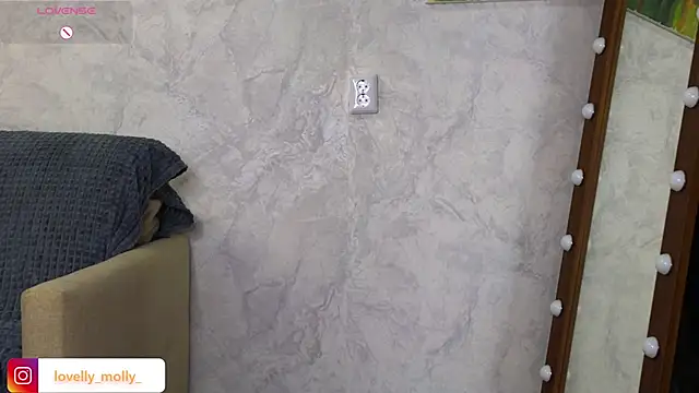 Lovelly molly1 online show from 18, 12, 2025