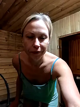 Snapshot of Elle_Milfa chatting on 9, 6, 2026 Elle Milfa online show from 9, 6, 2026