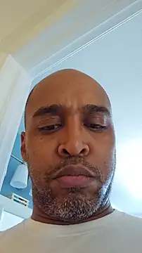 Snapshot of TraddyZaddy chatting on 6, 11, 2025 TraddyZaddy online show from 6, 11, 2025