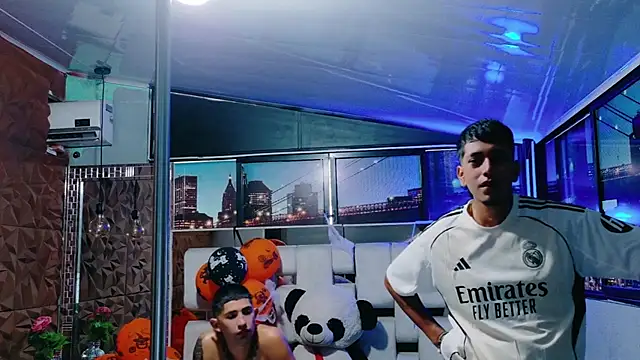 Snapshot of darwinandbrayann chatting on 31, 10, 2025 darwinandbrayann online show from 31, 10, 2025