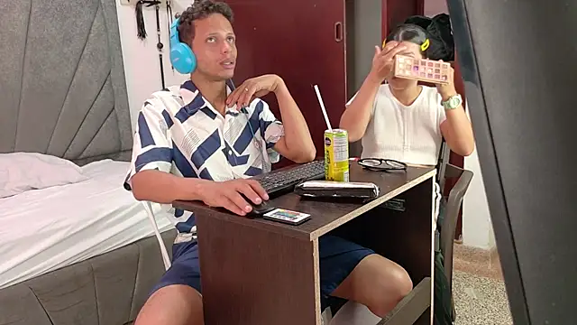 Snapshot of DamianandEva chatting on 11, 5, 2026 DamianandEva online show from 11, 5, 2026
