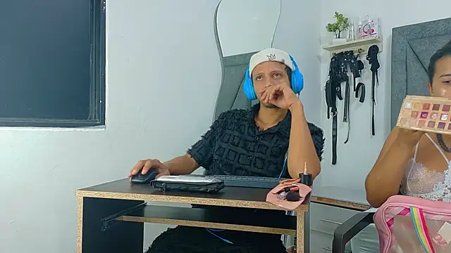 Snapshot of DamianandEva chatting on 2, 6, 2026 DamianandEva online show from 2, 6, 2026
