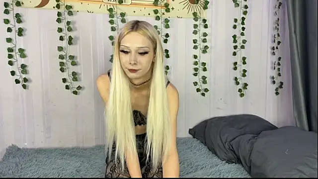 Snapshot of EvaSteinberg chatting on 21, 11, 2025 EvaSteinberg online show from 21, 11, 2025