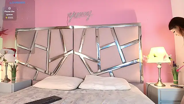 kittyblooms online show from 6, 1, 2026