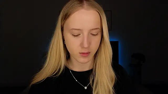 Snapshot of adele_armass chatting on 7, 5, 2026 adele armass online show from 7, 5, 2026