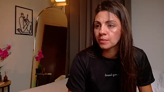 Snapshot of SeleneNova chatting on 9, 7, 2026 SeleneNova online show from 9, 7, 2026
