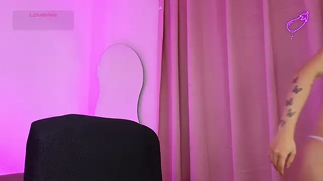 BabyLauritaa online show from 21, 12, 2025