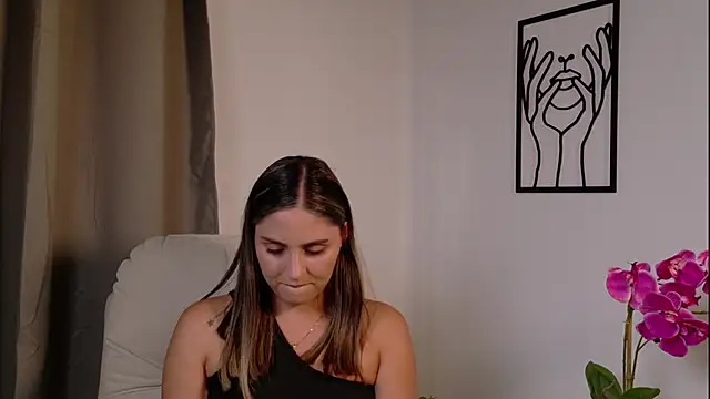 VictoriaNova  online show from 9, 2, 2026