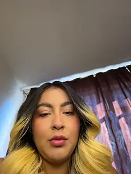 Snapshot of Elina_Hills chatting on 7, 7, 2026 Elina Hills online show from 7, 7, 2026