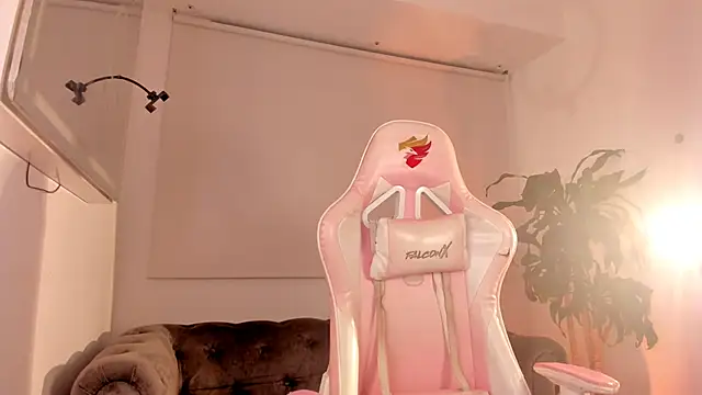 eva  s online show from 15, 4, 2026