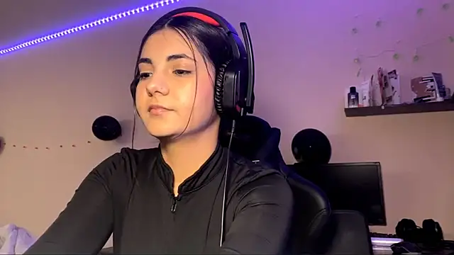 Snapshot of Marry_glow chatting on 30, 10, 2025 Marry glow online show from 30, 10, 2025