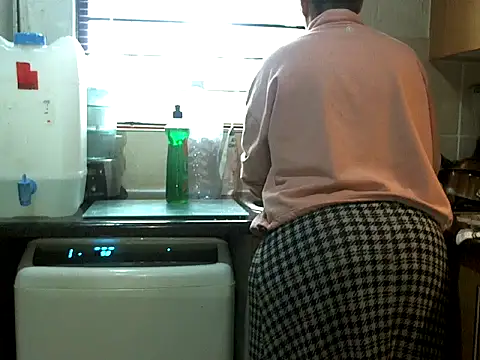 Snapshot of NewBeginnings8 chatting on 3, 11, 2025 NewBeginnings8 online show from 3, 11, 2025