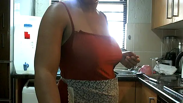 Snapshot of NewBeginnings8 chatting on 9, 5, 2026 NewBeginnings8 online show from 9, 5, 2026