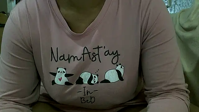 Snapshot of NewBeginnings8 chatting on 5, 6, 2026 NewBeginnings8 online show from 5, 6, 2026