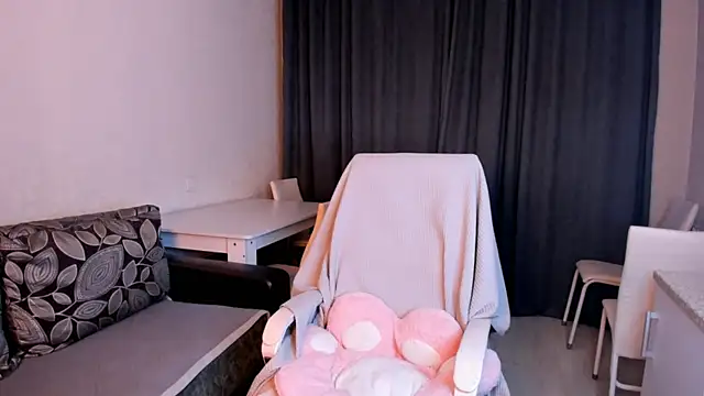 Snapshot of leyaleen chatting on 31, 10, 2025 leyaleen online show from 31, 10, 2025