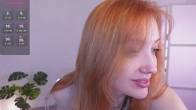 Helena Amour online show from 4, 11, 2025