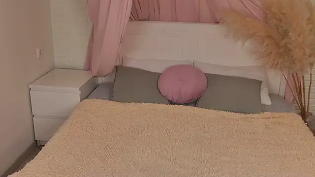 Helena Amour online show from 3, 12, 2025