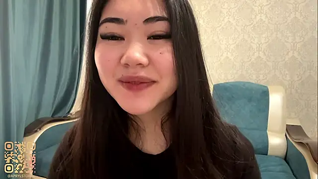 Snapshot of APRYLSUN chatting on 31, 10, 2025 APRYLSUN online show from 31, 10, 2025