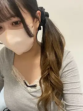 Snapshot of emiri_da_nyan chatting on 15, 5, 2026 emiri da nyan online show from 15, 5, 2026