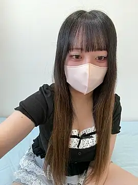 Snapshot of emiri_da_nyan chatting on 17, 5, 2026 emiri da nyan online show from 17, 5, 2026