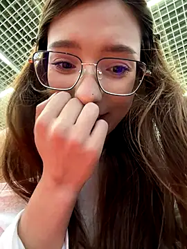 LilluKatten online show from 1, 12, 2025