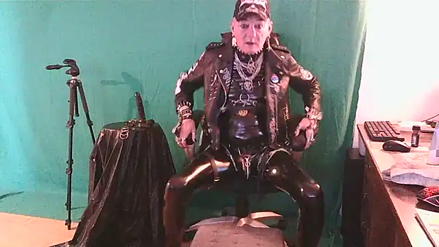 Snapshot of NahkaSami chatting on 4, 11, 2025 NahkaSami online show from 4, 11, 2025