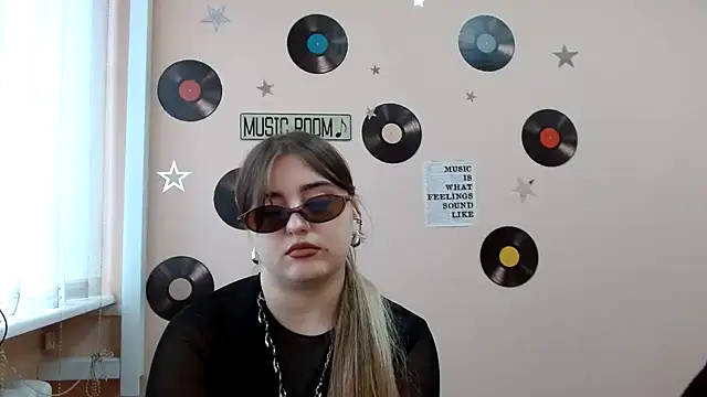 Snapshot of Dance__Queen chatting on 31, 10, 2025 Dance  Queen online show from 31, 10, 2025