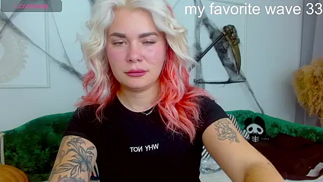 Snapshot of lada_love chatting on 30, 10, 2025 lada love online show from 30, 10, 2025