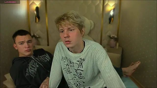 Snapshot of Kevin_Derek chatting on 30, 10, 2025 Kevin Derek online show from 30, 10, 2025