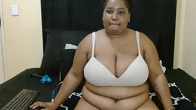 MassiveBoobsxxxx online show from 4, 3, 2026