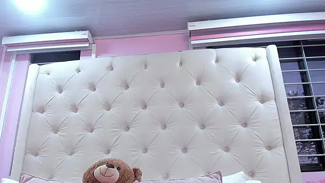 scarlett leblanc  online show from 20, 3, 2026