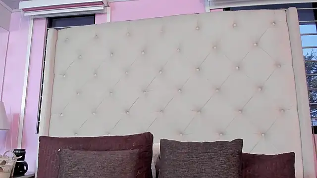 scarlett leblanc  online show from 24, 4, 2026