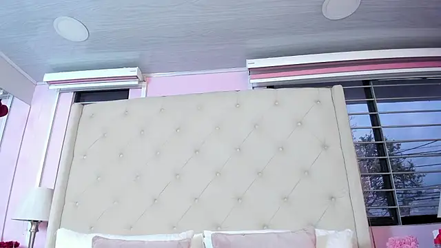 scarlett leblanc  online show from 25, 2, 2026