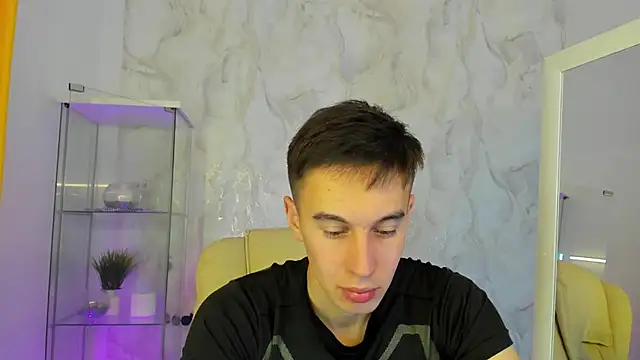 Snapshot of MarkKullen chatting on 3, 11, 2025 MarkKullen online show from 3, 11, 2025