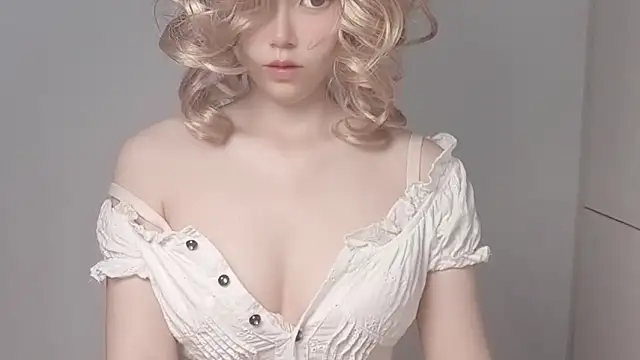 JuliaNoir online show from 13, 4, 2026