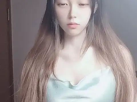 JuliaNoir online show from 3, 11, 2025