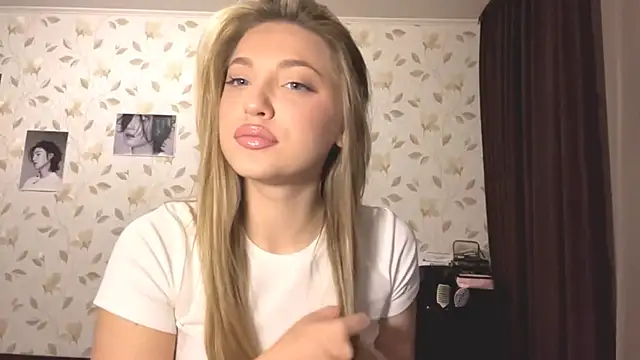 Snapshot of OrethaEredia chatting on 30, 10, 2025 OrethaEredia online show from 30, 10, 2025