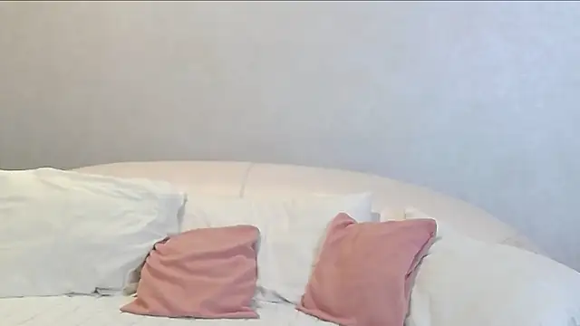 Molly Mavis online show from 4, 11, 2025