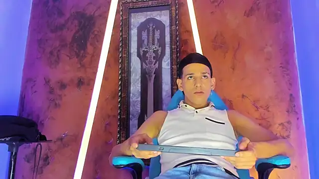 Snapshot of noah_deluxe chatting on 31, 10, 2025 noah deluxe online show from 31, 10, 2025