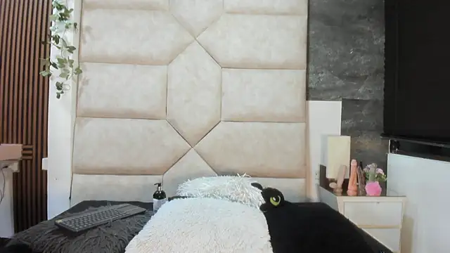 Liia Leens online show from 28, 2, 2026