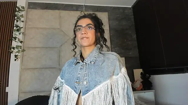 Liia Leens online show from 23, 2, 2026