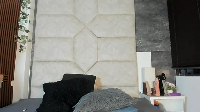 Liia Leens online show from 8, 2, 2026